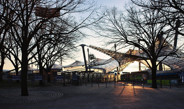 Nike 宣布推出2025 After Dark Tour女子全球夜跑系列赛— NIKE, Inc..